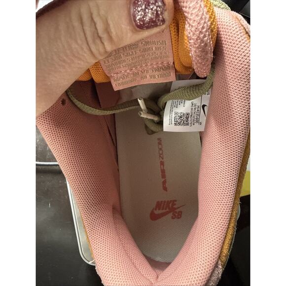 Size 12 - Nike Dunk SB Low Red Stardust - Picture 4 of 11